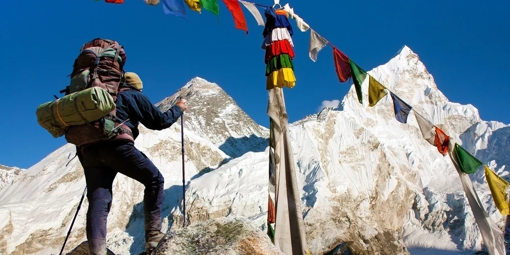 Жулики научились зарабатывать на Эвересте.