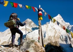 Расследование выявило шокирующую аферу на Эвересте: гиды травили альпинистов не просто так