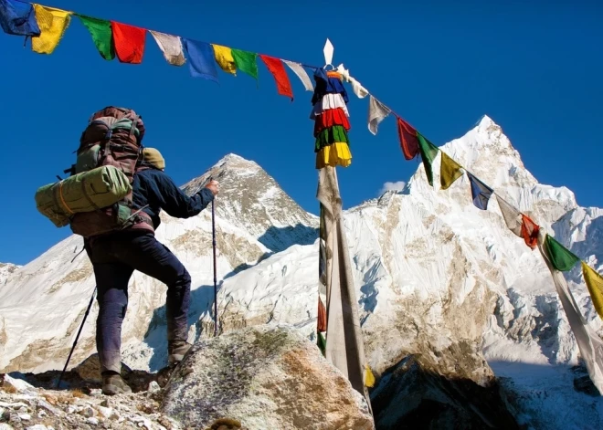 Расследование выявило шокирующую аферу на Эвересте: гиды травили альпинистов не просто так