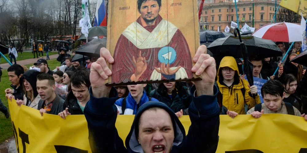 Jau tālajā 2018. gadā Krievijā notika protesti pret populārā "Telegram" bloķēšanu. Tagad jebkādas protesta akcijas vardarbīgi apspiež jau saknē, taču iedzīvotāju neapmierinātība nav mazinājusies.