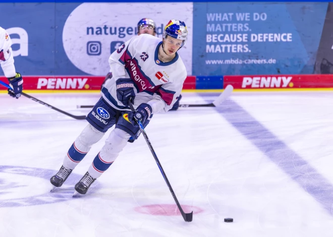 18 gadus vecais talants Alberts Šmits ieved "Red Bull" Vācijas hokeja līgas pusfinālā