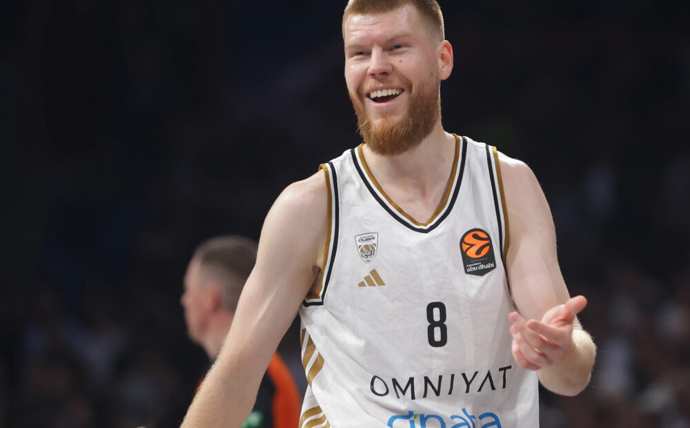 Dāvis Bertāns palīdz 