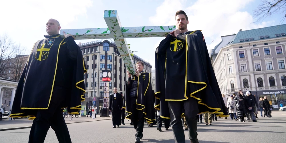 Latvijas kristīgo konfesiju līderi šajās Lieldienās savos vēstījumos atsaucās gan uz pirms pāris gadu tūkstošiem seniem notikumiem, gan šodienas aktualitātēm, piemēram, karu Tuvajos Austrumos un mākslīgo intelektu.