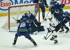 Bļugeram rezultatīva piespēle zaudētā NHL mačā