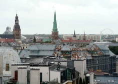 В понедельник Латвию накроют дождь, мокрый снег и сильные порывы ветра
