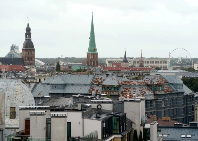 В понедельник Латвию накроют дождь, мокрый снег и сильные порывы ветра