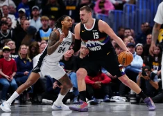 Jokiča un Vembanjamas duelī "Nuggets" uzvar "Spurs"
