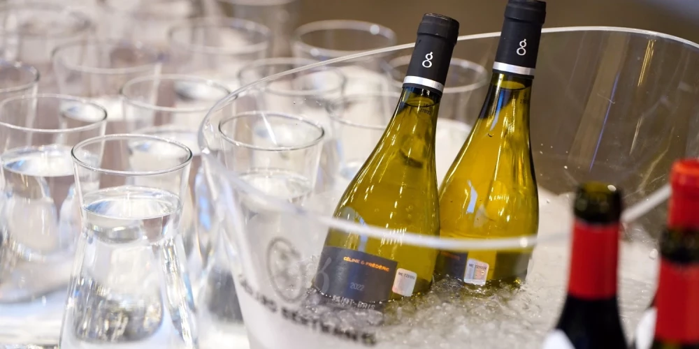 Iepirkums par igauņu un lietuviešu alkohola pirkumiem Latvijā nonāk skandāla centrā – iesniegta sūdzība. 