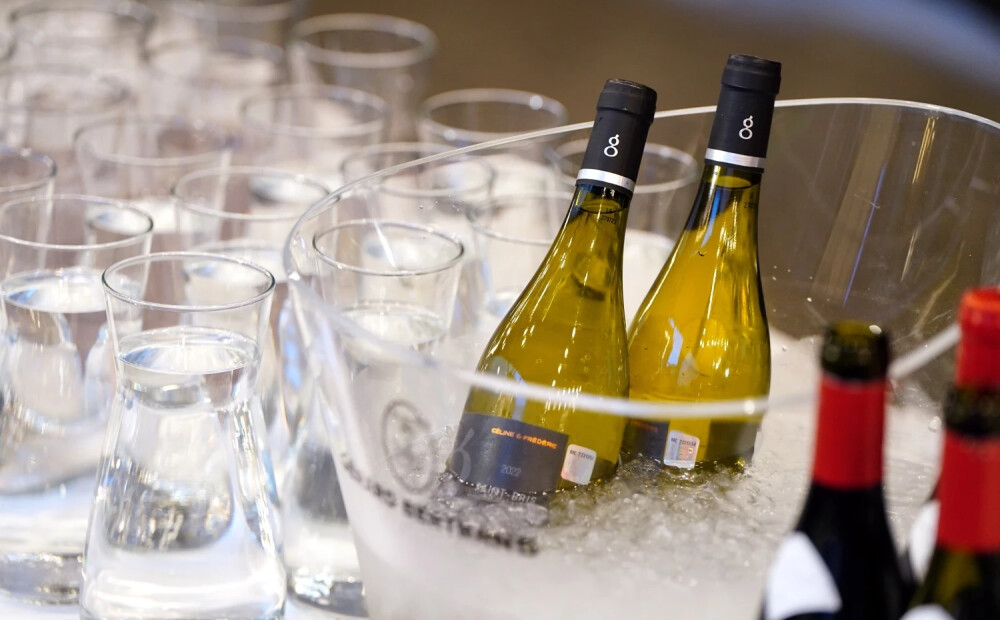 Iepirkums par igauņu un lietuviešu alkohola pirkumiem Latvijā nonāk skandāla centrā – iesniegta sūdzība