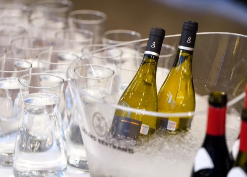 Iepirkums par igauņu un lietuviešu alkohola pirkumiem Latvijā nonāk skandāla centrā – iesniegta sūdzība. 