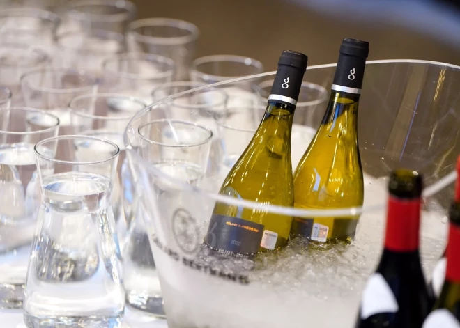 Iepirkums par igauņu un lietuviešu alkohola pirkumiem Latvijā nonāk skandāla centrā – iesniegta sūdzība