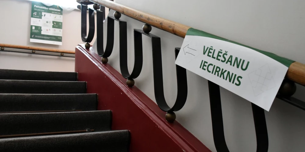 Vēlētāju reģistra izstrāde kavējas, pieaug bažas par tehnisko gatavību Saeimas vēlēšanām. 