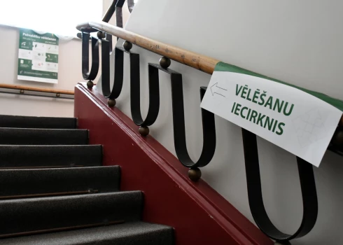 Vēlētāju reģistra izstrāde kavējas, pieaug bažas par tehnisko gatavību Saeimas vēlēšanām. 