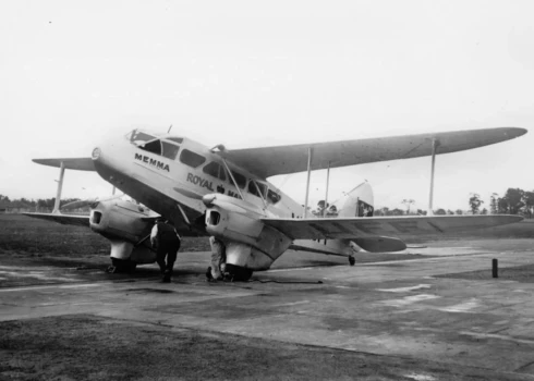 Летом 1937 года в Латвии состоялся первый гражданский пассажирский рейс из Риги в Лиепаю на самолете DH-89 Dragon Rapide.