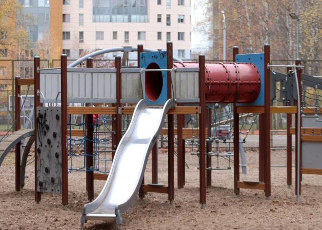 Этого добились жители: в Пурвциемсе за 200 000 евро строят современную детскую площадку