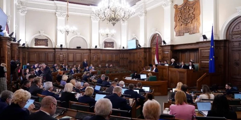 No 600 līdz pat 7600 eiro mēnesī: zināms, kuri deputāti saņēmuši visbrangāko atalgojumu