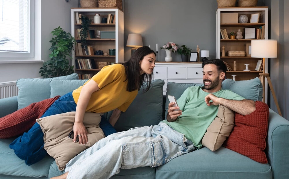 Tu vari to pat nepamanīt: 11 pazīmes, ka esi slimīgi greizsirdīga