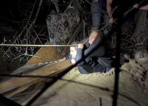 Notiek iedzīvotāju evakuācija.