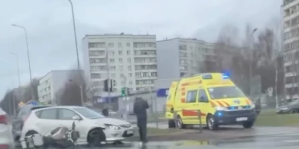 Motocikla vadītājs nogādāts slimnīcā.