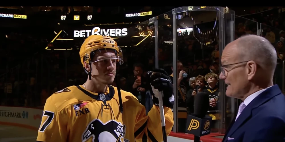 Šilova komandas biedrs Rikards Rakels atzīts par NHL nedēļas pirmo zvaigzni.