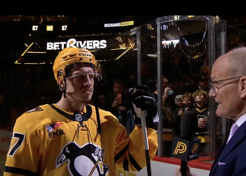 Šilova komandas biedrs Rikards Rakels atzīts par NHL nedēļas pirmo zvaigzni.