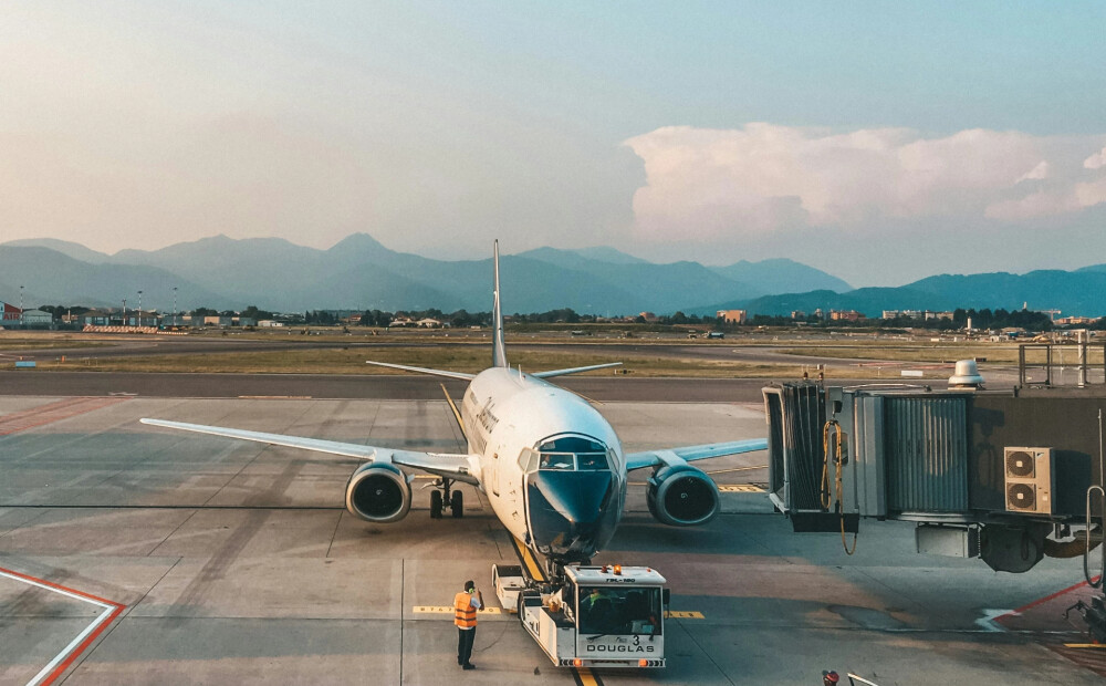 Brīdina par degvielas trūkumu četrās Itālijas lidostās. Problēmas varētu rasties arī citviet pasaulē