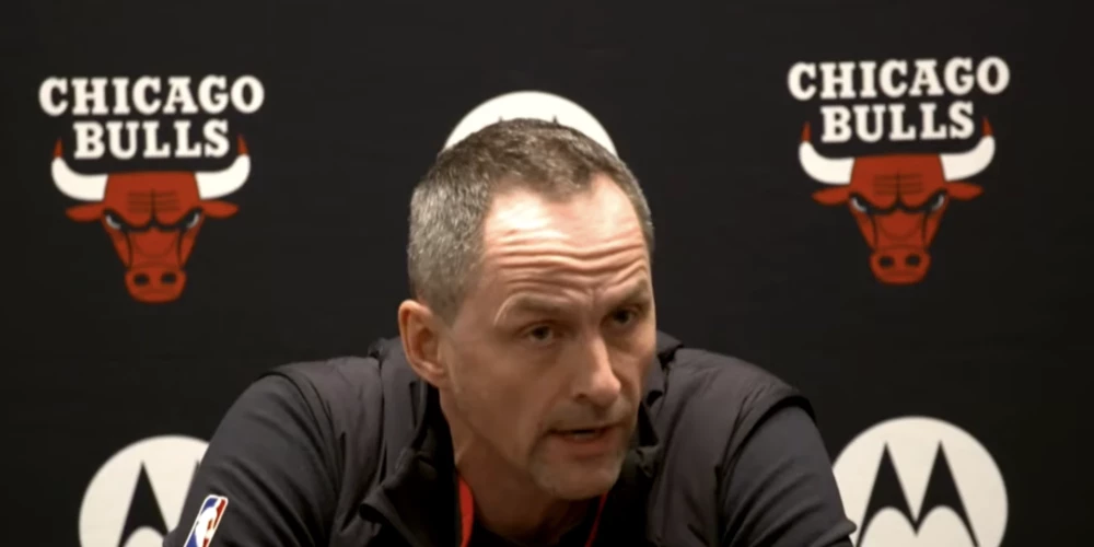 Čikāgas "Bulls" pirmdien no amata atbrīvoja basketbola operāciju viceprezidentu Artūru Karnišovu.