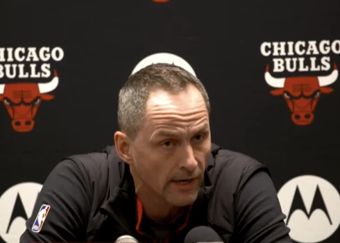Čikāgas "Bulls" pirmdien no amata atbrīvoja basketbola operāciju viceprezidentu Artūru Karnišovu.