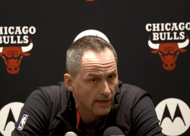 NBA vienība Čikāgas "Bulls" atlaidusi lietuvieti Artūru Karnišovu, kas ieņēma basketbola operāciju viceprezidenta amatu