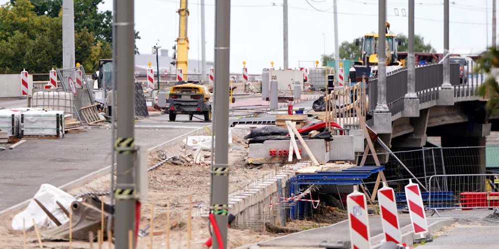 Rīgā Zemitāna tilta pārbūves laikā ierobežos satiksmi vairākās pieguļošajās ielās. 