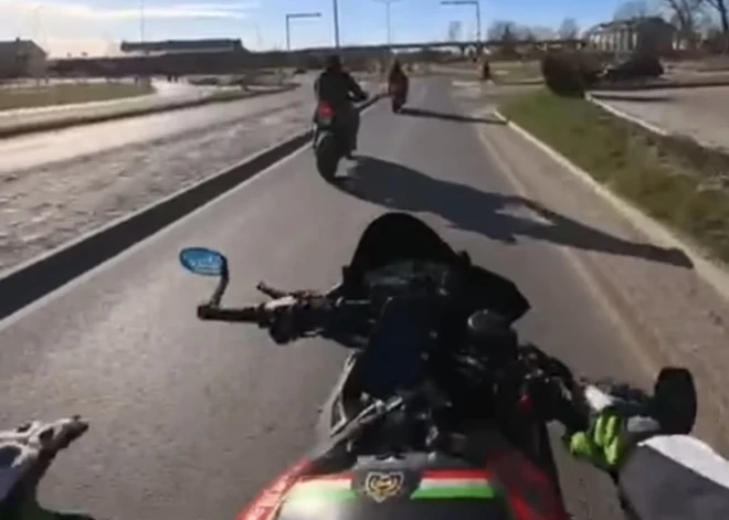 Шок-видео от первого лица - в Резекне мотоцикл перевернулся и врезался в другой