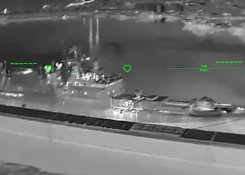 "Admiral Makarov" mēģināja izmantot savu pretgaisa aizsardzību, bet tas nelīdzēja.