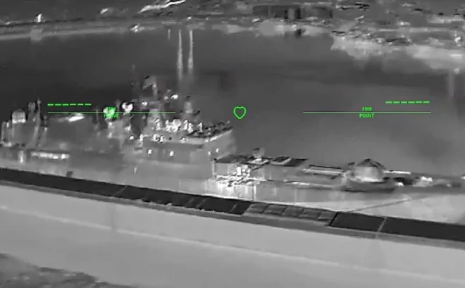 "Admiral Makarov" mēģināja izmantot savu pretgaisa aizsardzību, bet tas nelīdzēja.