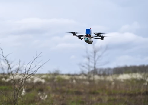 Igaunija ieteikusi Ukrainai izmantot citus maršrutus dronu uzbrukumiem Krievijas ostām. 