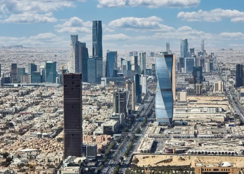 Саудовская Аравия сумела выстроить жизнь там, где сама природа не дала постоянных рек.