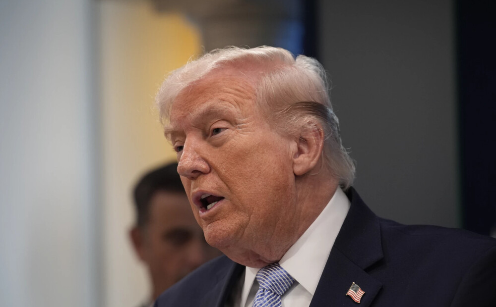 Tramps draud aizturēt žurnālistus par ziņām saistībā ar ASV iznīcinātāja notriekšanu Irānā