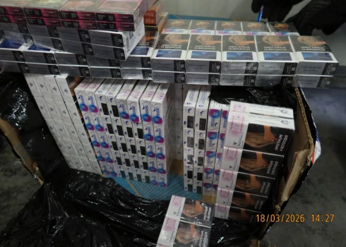 Pasta sūtījumu maisos muita konstatē lielu daudzumu kontrabandas tabakas izstrādājumu. 