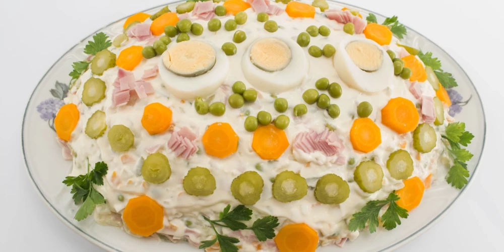 Olu salāti brokastīm, pusdienām vai piknikam. 