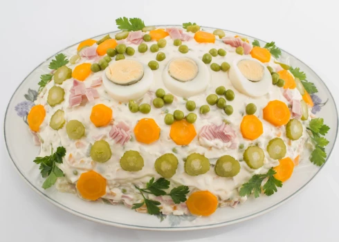 Olu salāti brokastīm, pusdienām vai piknikam. 