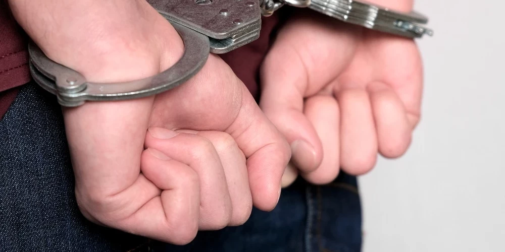 Policijai laupītāju izdevies aizturēt.