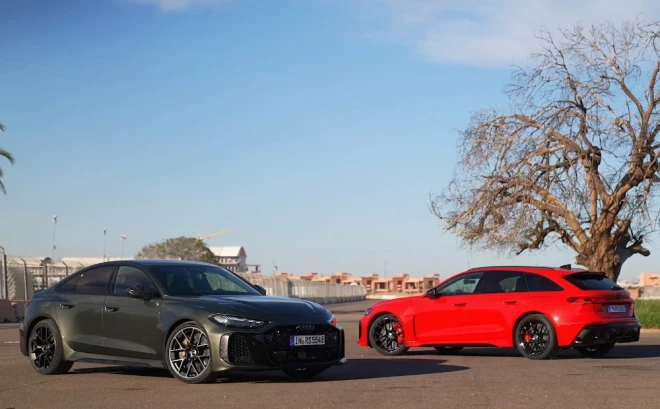 Tas ir pirmais RS modelis, kurā jau tā jaudīgs benzīna dzinējs apvienots ar lādējamā hibrīda sistēmu.