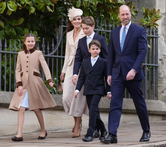 Velsas princis Viljams un princese Ketrīna ar bērniem – princesi Šarloti, princi Džordžu un princi Luisu dodas uz dievkalpojumu Vindzorā.