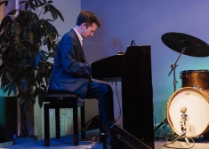 Живущий в Риге украинский пианист даст концерт в поддержку журналистов в своей стране