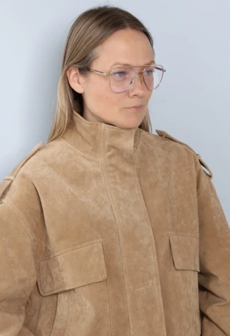 Выбирайте оправы типа “авиатор”. Они всегда были и будут в моде, и сейчас особенно актуальны, советует стилист.