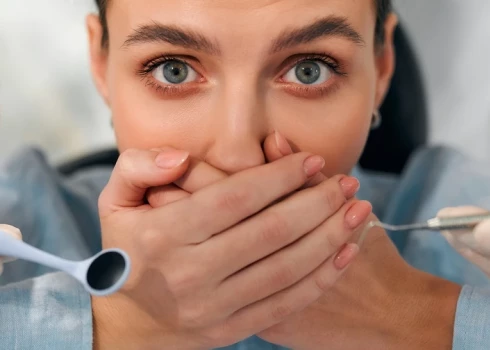 Profesionālo zobu higiēnu nedrīkst veikt biežāk kā reizi trijos mēnešos, jo līdzekļi, ko izmanto higiēnists, ir abrazīvi un spēcīgi.