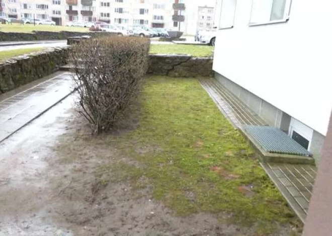 Соседи слышали крики и звуки ударов: в Иецаве 42-летняя женщина погибла после падения из окна