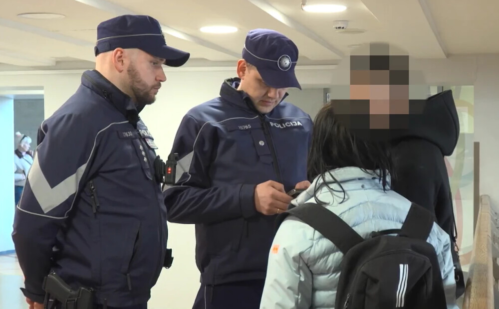 Policisti patrulē Rīgas Centrālajā stacijā, cīnoties ar narkomāniem un citiem krimināliem personāžiem