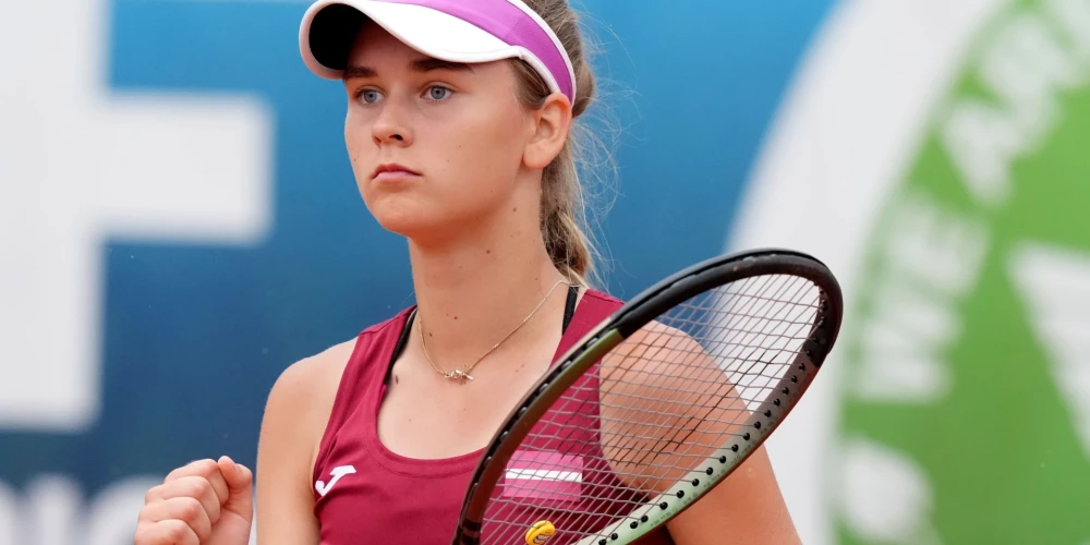 Lietus pārtrauca Beatrises Zeltiņas (619.) un Gabrielas Lī (WTA 329.) spēli trešā seta sākumā.