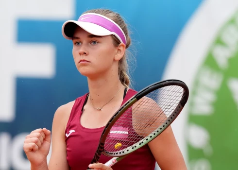 Lietus pārtrauca Beatrises Zeltiņas (619.) un Gabrielas Lī (WTA 329.) spēli trešā seta sākumā.