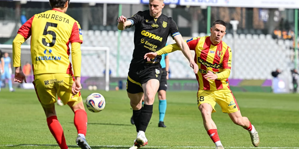 Vladislavs Gutkovskis (centrā), kurš devās laukumā sākumsastāvā un tika nomainīts pamatlaika izskaņā, guva vārtus 78. minūtē un panāca 3:1 mājinieku labā.